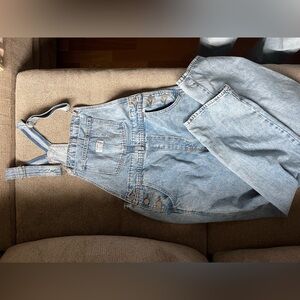Levi’s full length overalls medium wash